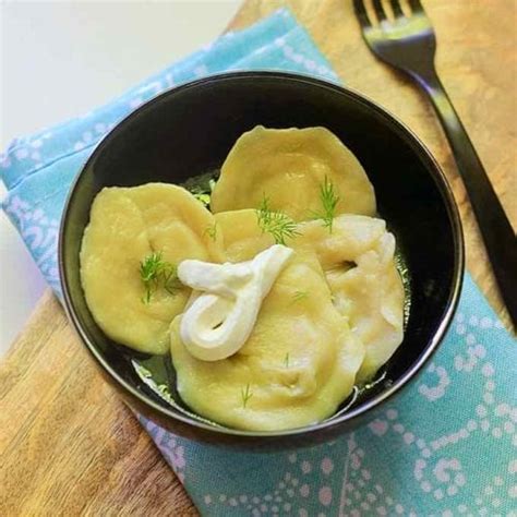  Pelmeni: Una Sinfonia di Sapori Soavi e Speziate che danza sulle Tue Papille Gustative!